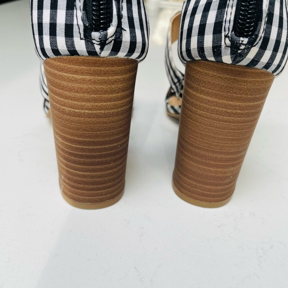 New LC Lauren Conrad Black and White Heeled Sandals - Picture 5 of 8